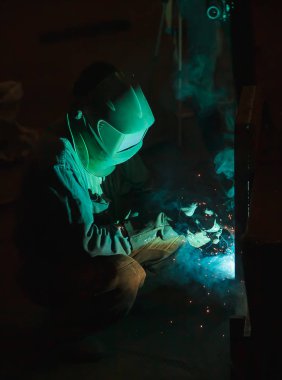 Kaynakçı metal kıvılcım sinek brews