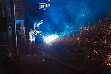 Kaynakçı metal kıvılcım sinek brews