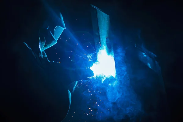 Welder brews metal sparks fly — Stock Photo, Image