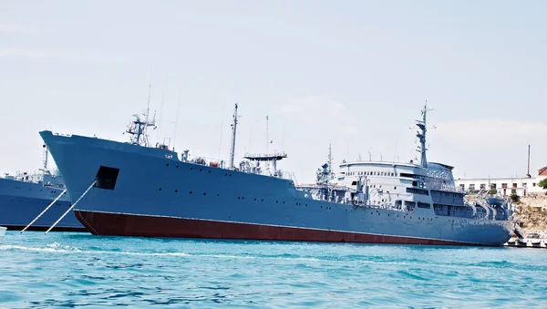 The ship on a blue sea — Stock Photo, Image