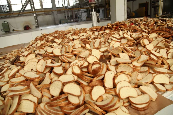 Pane fresco e profumato in tavola . — Foto Stock