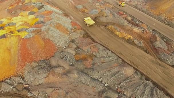 Demir Cevheri Taş Ocağı Maden Arama Demir Cevheri Taşıyan Kamyonlar — Stok video