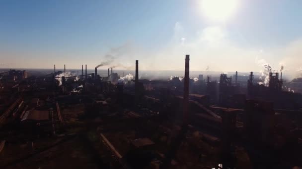 パイプ悪い生態系からの冶金植物煙 ドローンによる汚染 — ストック動画