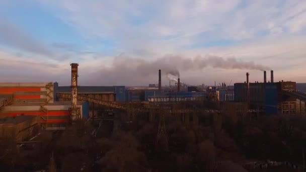 Gamla Stålverket Pipa Rök Miljökatastrof Miljöförorening Gamla Rostiga Fabrik — Stockvideo