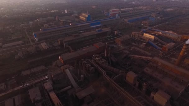 Altes Stahlwerk Rohr Rauch Umweltkatastrophe Umweltverschmutzung Alte Rostige Fabrik — Stockvideo