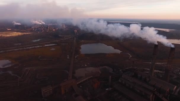Régi Acél Malom Cső Füst Környezeti Katasztrófa Környezetszennyezés Régi Rozsdás — Stock videók