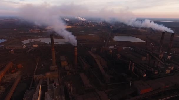 Antiguo Tubo Acero Humo Desastre Ambiental Contaminación Ambiental Vieja Fábrica — Vídeo de stock