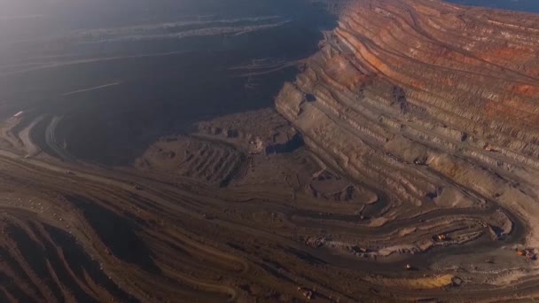 Steinbruch Eisenerz Bergbau Luftaufnahmen — Stockvideo