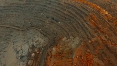 Demir cevheri endüstrisinin maden ocakları açıldı..