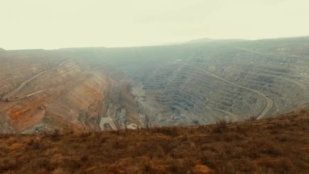 鉄鉱石産業の採石露天掘り — ストック動画