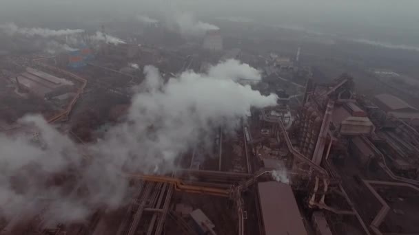 Çelik Fabrikası Borularının Hava Aracı Görüntüleri Metalürjik Bitki Duman Bulutları — Stok video