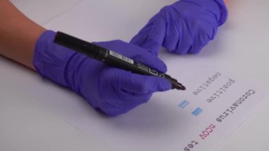 Coronavirus. Kağıt üzerinde doktor teşhisi yazıyor..