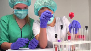 Laboratuvar testleri Coronavirus 'un kan testi tüpleri tıp doktoru hastanesi kan bakterisi..