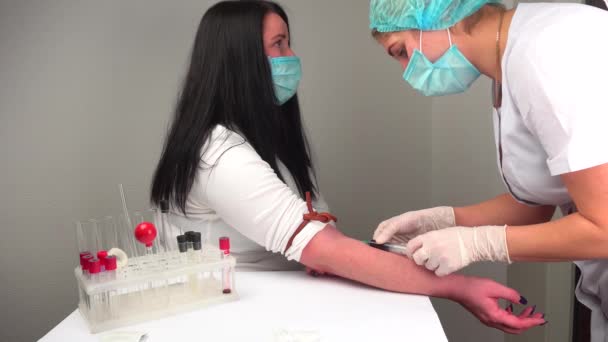 Koronavirus Kontrola Odběru Vzorků Krve Injekce Virus Klinické Studie Lékař — Stock video