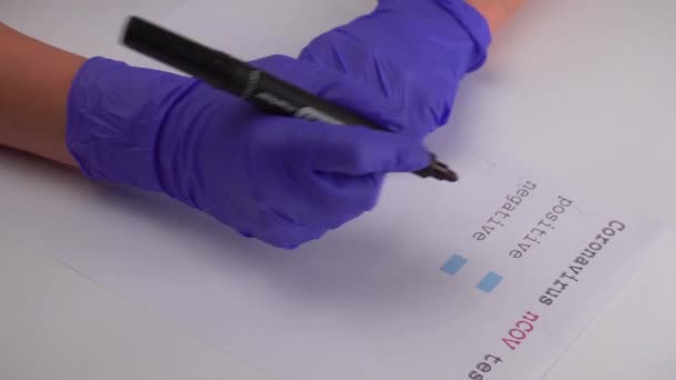 Coronavirus Belettering Papier Blad Arts Diagnose Infectie — Stockvideo