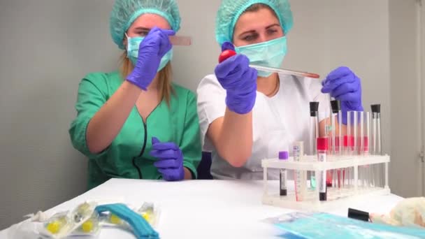 Laboratorní Testy Koronavirus Odběr Krevních Testů Zkumavky Medicína Lékař Nemocnice — Stock video