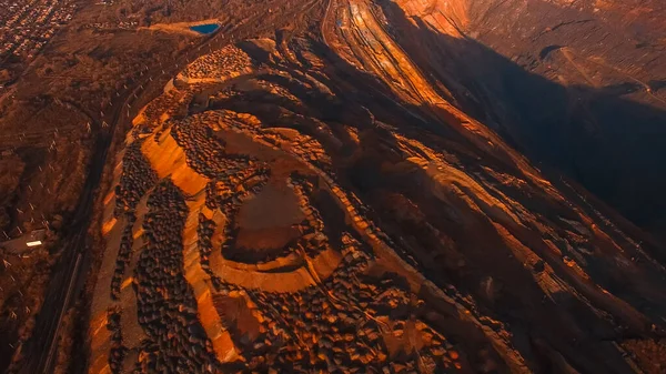 Demir cevheri ocağı açık madencilik hava fotoğrafçılığı.