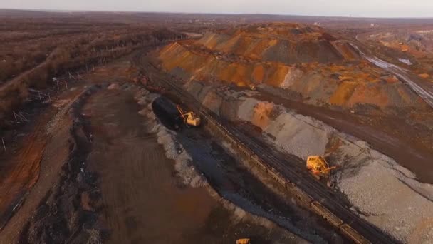 Minério Ferro Transporte Minério Ferro Carga Trem Grande Caminhão Indústria — Vídeo de Stock