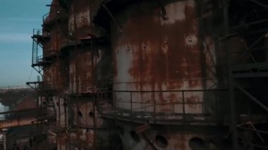 Metalürjik bitki piposu kötü ekoloji metalürjisi tüttürür.