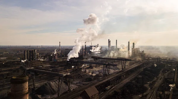 Stahlökologie Metallurgisches Eisenwerk Raucht Von Der Verschmutzung Von Industrierohren Blick — Stockfoto