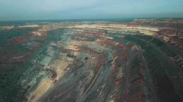 Panorama Havadan Görünümü Açık Çukur Maden Kömür Madenciliği Damperli Taş — Stok video