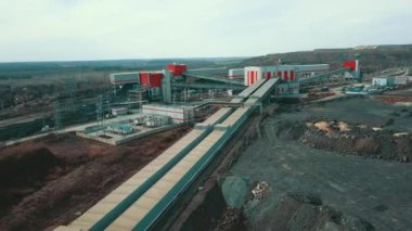 Bitki metalurji madencilik ve fabrika işleme hava görüntüsü 4K video.