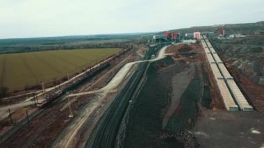 Bitki metalurji madencilik ve fabrika işleme hava görüntüsü 4K video.
