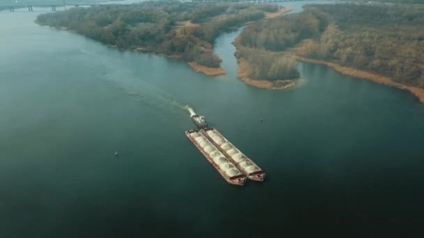 船バージ綱引き砂輸送川産業が浮かぶ — ストック動画
