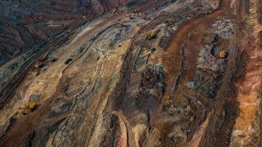 Yükseklik araştırmasına göre açık maden ocağı tipi bir maden ocağı.