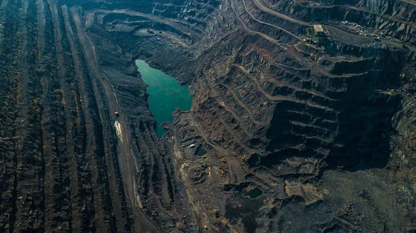 Шахтный Карьер Открытым Способом Добычи Руды Согласно Исследованию Высоты — стоковое фото