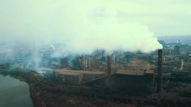 Çelik değirmeni metalürjik bitki kötü ekoloji dumanı borular hava video 4k.
