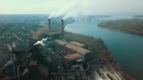 Impianto Metallurgico Acciaieria Cattiva Ecologia Fumo Tubi Video Aereo — Video Stock