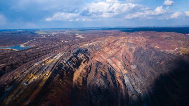 Büyük demir cevheri ocağı açık demir cevheri madenciliği..