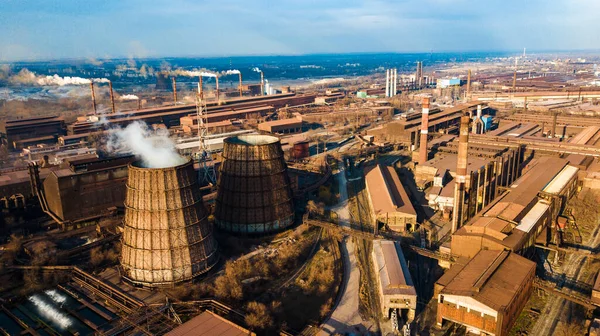 Stahlökologie Metallurgisches Eisenwerk Raucht Durch Verschmutzung Von Industrierohr — Stockfoto