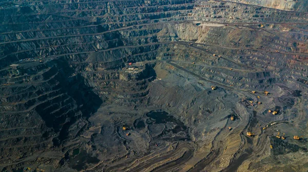 Шахтный Карьер Открытым Способом Добычи Руды Согласно Исследованию Высоты — стоковое фото