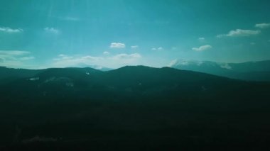 Karpat Dağları, Dağlık Orman Vadisi, Aro 4K video