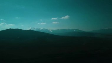 Karpat Dağları, Dağlık Orman Vadisi, Aro 4K video