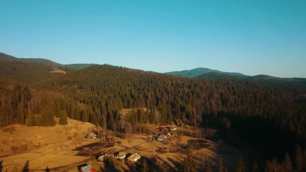Alpine Dorp Luchtfoto Uitzicht Bergen Dorp Dorp Hoog — Stockvideo