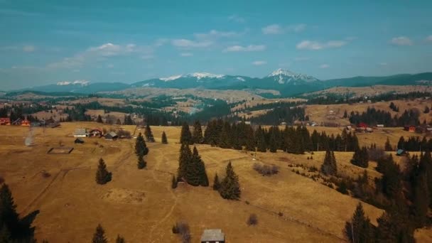Alpská Osada Karpaty Vesnice Lidé Žijí Vrcholu Horské Letecké Fotografie — Stock video