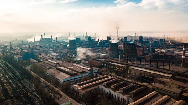 Metalürjik Üretim Tesisi Borulardan Çıkan Dumanlı Kötü Ekoloji Hava Fotoğrafçılığı — Stok fotoğraf