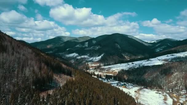 Montanha Pico Cárpatos Aéreo Vídeo Inverno Neve Nevada — Vídeo de Stock