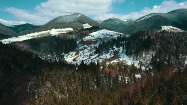 Dağların Zirvesi Karpatlar Hava Görüntüsü Kış Karı Karlı — Stok video