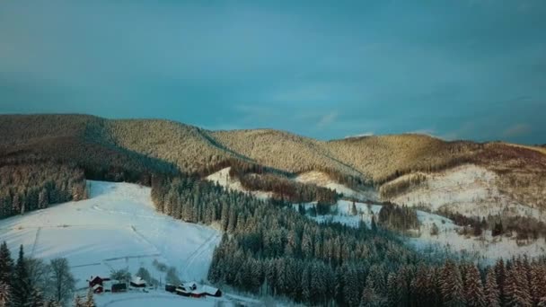 Luchtfoto Winter Landschap Bij Zonsondergang Mooie Cinematic Quality Footage Uhd — Stockvideo
