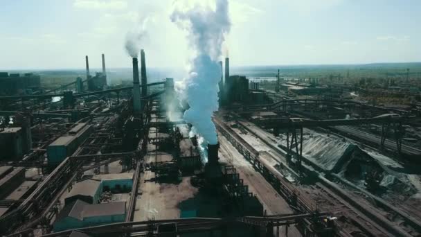 Metallurgische Fabriek Staal Metallurgie Rook Uit Pijpen Ecologie Luchtfoto — Stockvideo