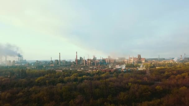 Industrie Métallurgique Plante Lever Soleil Mauvaise Écologie Cheminée Fumée Aérienne — Video