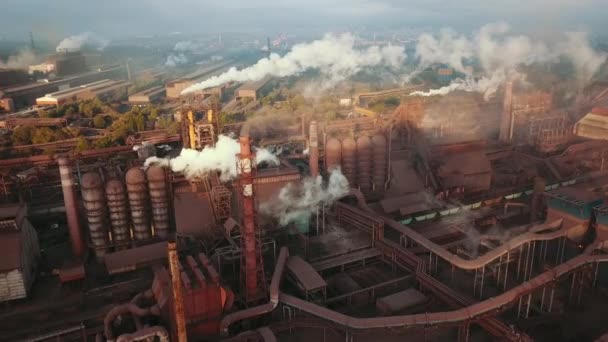 Industria Metalúrgica Planta Amanecer Mala Ecología Chimenea Humo Antena — Vídeos de Stock