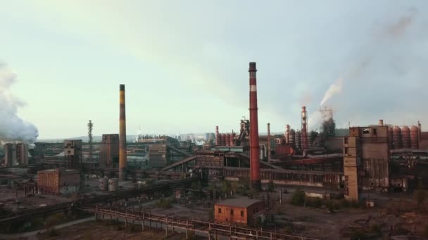 Industria Metalúrgica Planta Amanecer Mala Ecología Chimenea Humo Antena — Vídeo de stock