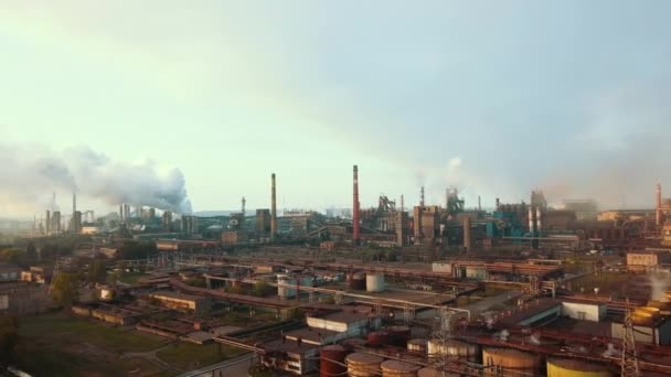 Industria Metallurgica Impianto Alba Cattiva Ecologia Camino Fumo Aerea — Video Stock