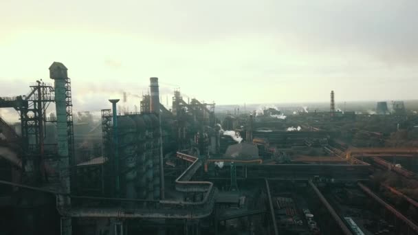 Βιομηχανία Μεταλλουργικό Φυτό Ανατολή Κακή Οικολογία Καμινάδα Καπνός Κεραία — Αρχείο Βίντεο