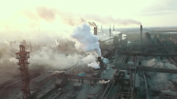 Industri Metallurgisk Växt Soluppgång Dålig Ekologi Skorsten Rök Antenn — Stockvideo